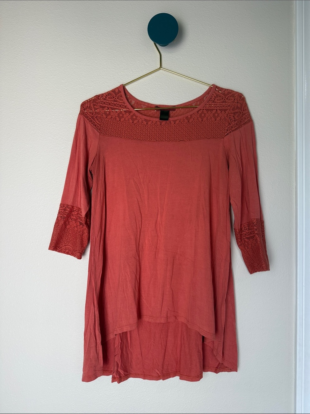 BKE RED Lace Yoke High-Low Tunic Top in Coral
